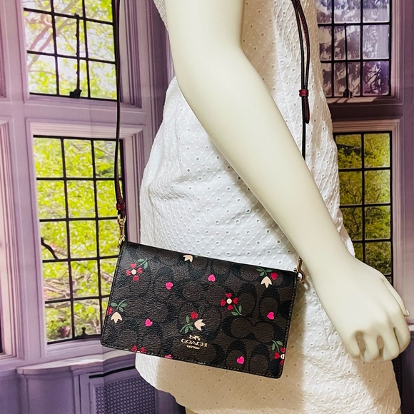 NWT Coach Anna Foldover Clutch Crossbody in Signature Canvas with heart print - Picture 12 of 13
